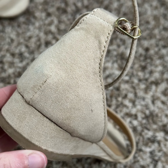 Fioni Cream Suede Sandals with ankle strap size 8 - Picture 6 of 7